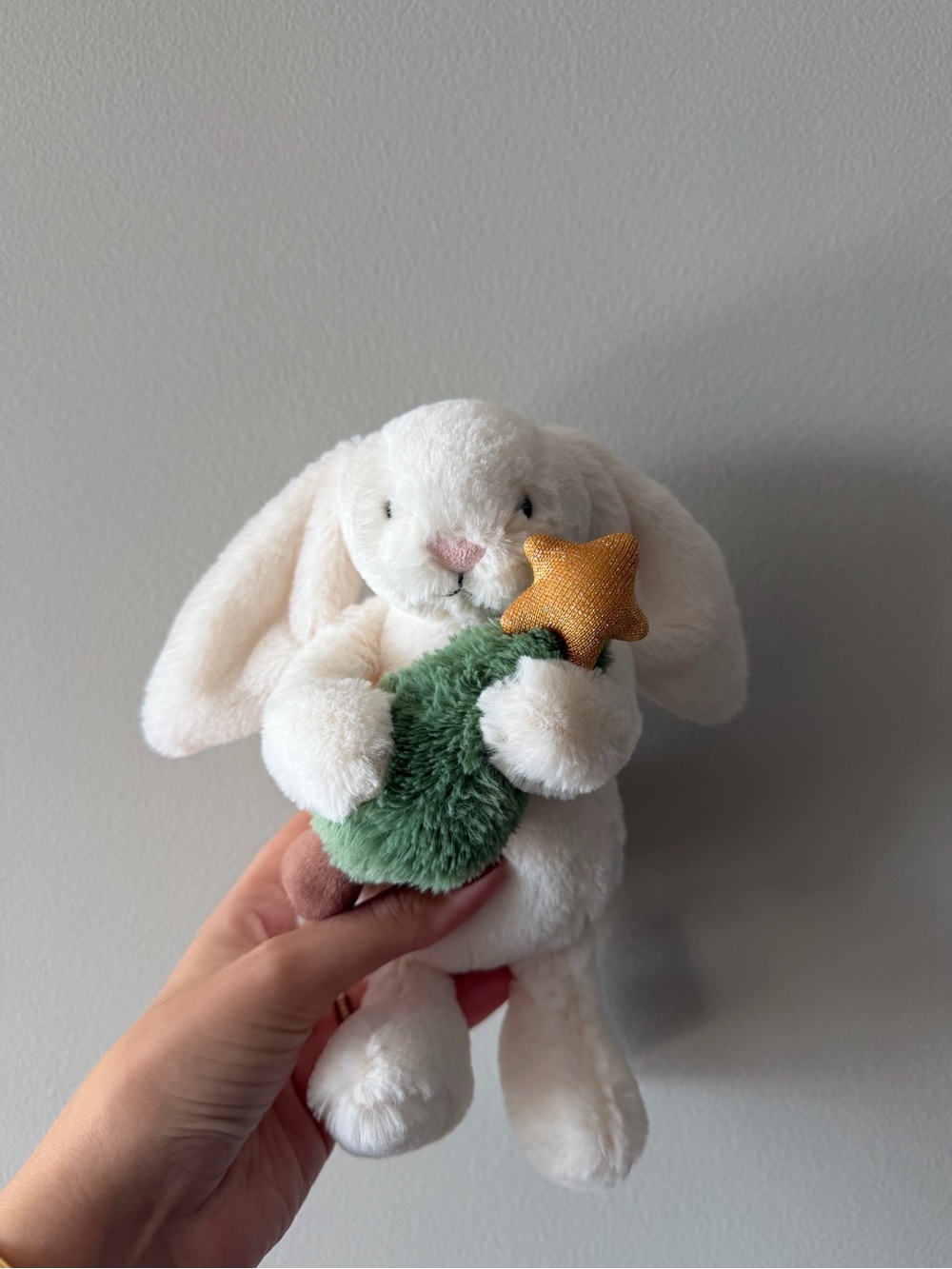 Jellycat Bashful Bunny With Christmas Tree